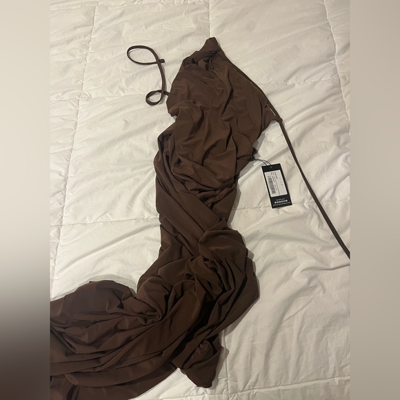 Club L London Chocolate brown one shoulder maxi dress with open back detail - Picture 5 of 9